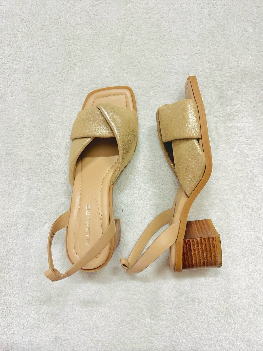 Alex Marie Ruchelle Gold Metallic Leather Heels sandals Size 6M Excellent Comfor